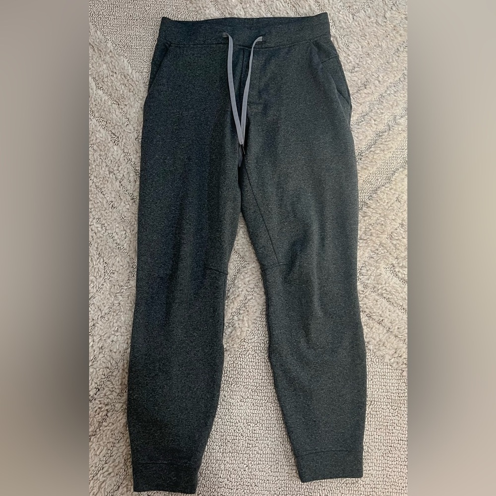 LULULEMON MEN’S SWEATPANTS IN DARK GREY